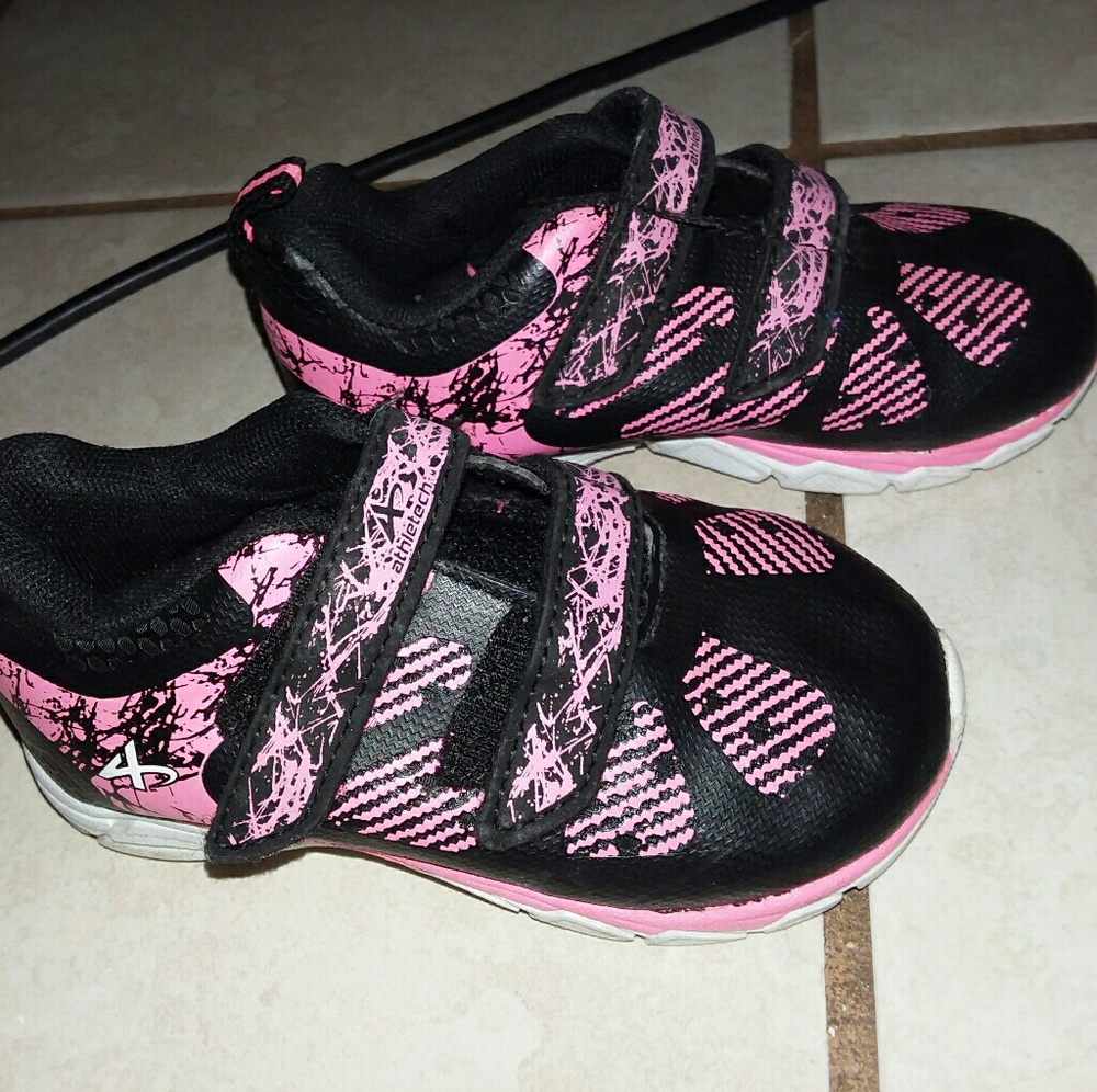 tenny shoes